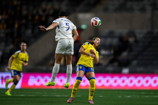 251202 Rosa Kafaji of Sweden during the Women s Nations League bronze medal second leg match between Sweden and France on December 2, 2025 in Stockholm Photo Simon Hastegard BILDBYRAN code SH JM0754 bbeng fotboll football soccer fotball nations league uefa womens nations league bronsmatch bronze medal match dam sverige sweden frankrike france  Copyright: SIMONxHASTEGARD BB251202SH133