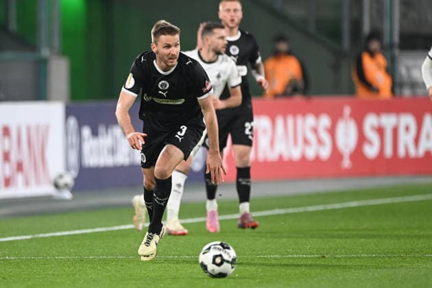 Karol METS Pauli Action, Single Action Football, DFB Pokal, Round of 16, Borussia Moenchengladbach MG FC St Pauli Pauli 1 2 am 02 12 2025 im Borussiapark Moenchengladbach Germany DFL regulations prohibit any use of photographs as image sequences and or quasi video Â