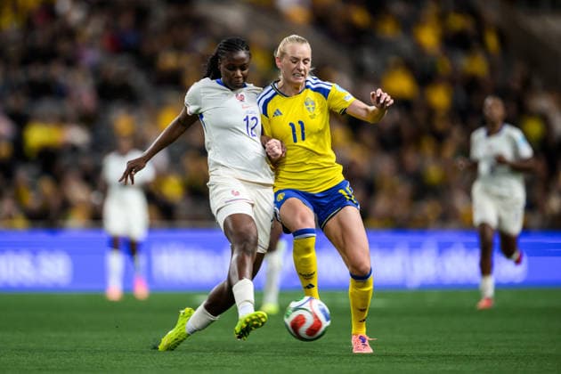 251202 Wassa SangarÃ of France and Stina Blackstenius of Sweden during the Women s Nations League bronze medal second leg match between Sweden and France on December 2, 2025 in Stockholm Photo Simon Hastegard BILDBYRAN code SH JM0754 bbeng fotboll football soccer fotball nations league uefa womens nations league bronsmatch bronze medal match dam sverige sweden frankrike france  Copyright: SIMONxHASTEGARD BB251202SH142