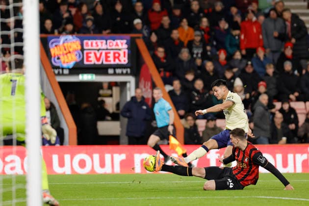 2nd December 2025, Bournemouth, Dorset, England; Premier League Football, AFC Bournemouth versus Everton; Veljko Milosavljevic of Bournemouth blocks a shoot from Carlos Alcaraz of Everton  HongboxChen