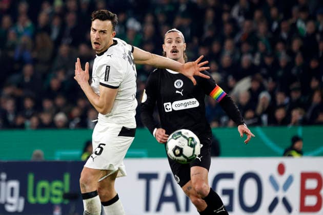 Mönchengladbach, Germany, Germany DFB Pokal Round of 16 Borussia Mönchengladbach FC St Pauli 1 2 02 12 2025 at Borussia Park in Mönchengladbach Haris TABAKOVIC MG left and Jackson IRVINE STP right Photo Norbert Schmidt, Duesseldorf