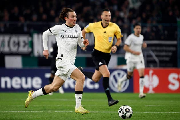 Mönchengladbach, Germany, Germany DFB Pokal Round of 16 Borussia Mönchengladbach FC St Pauli 1 2 02 12 2025 at Borussia Park in Mönchengladbach Rocco REITZ MG li Photo Norbert Schmidt, Duesseldorf