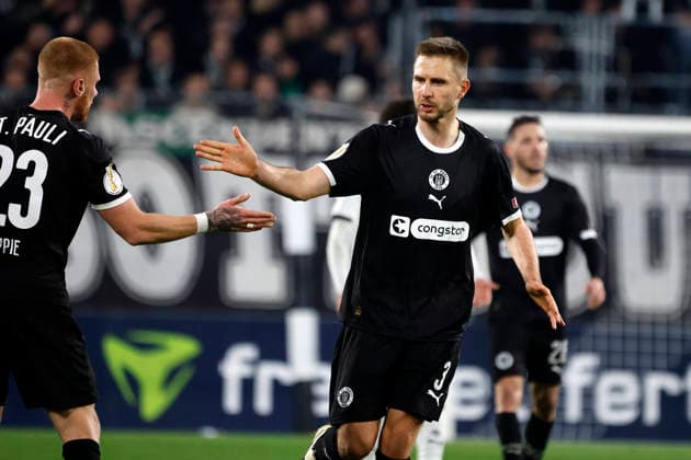 Mönchengladbach, Germany, Germany DFB Pokal Round of 16 Borussia Mönchengladbach FC St Pauli 1 2 02 12 2025 at Borussia Park in Mönchengladbach Louis OPPIE STP left celebrates with Karol METS STP right about his goal for the 2 1 final score Photo Norbert Schmidt, Duesseldorf