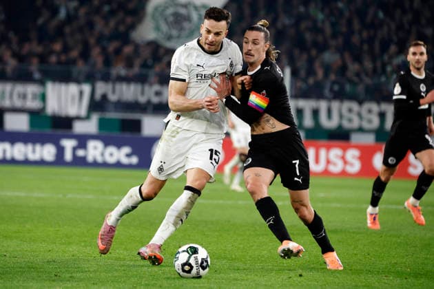 Mönchengladbach, Germany, Germany DFB Pokal Round of 16 Borussia Mönchengladbach FC St Pauli 1 2 02 12 2025 at Borussia Park in Mönchengladbach Haris TABAKOVIC MG left and Jackson IRVINE STP right Photo Norbert Schmidt, Duesseldorf