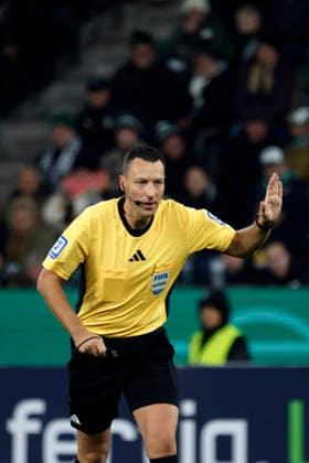 Mönchengladbach, Germany, Germany DFB Pokal Round of 16 Borussia Mönchengladbach FC St Pauli 1 2 Referee Sven JABLONSKI Photo Norbert Schmidt, Duesseldorf