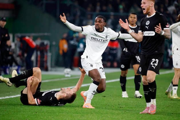 Mönchengladbach, Germany, Germany DFB Pokal Round of 16 Borussia Mönchengladbach FC St Pauli 1 2 Karol METS STP ,Charles Kwablan HERRMANN MG , Joel Chima FUJITA STP and Louis OPPIE STP from left to right Photo Norbert Schmidt, Duesseldorf