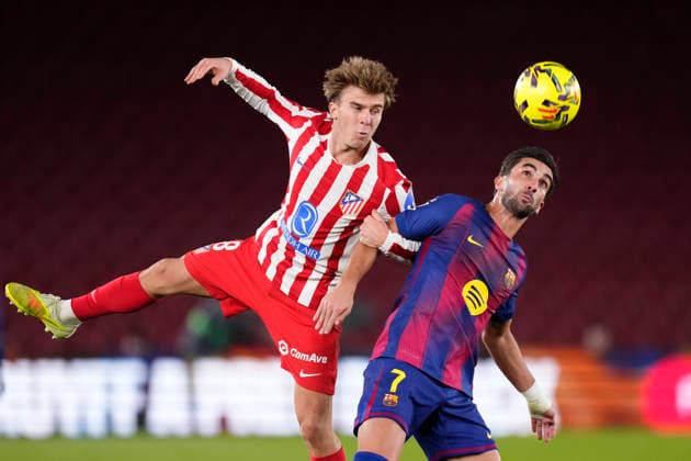 FC Barcelona, Barca v Atletico de Madrid - LaLiga EA Sports Pablo Barrios central midfield of Atletico de Madrid and Spain and Ferran Torres left winger of Barcelona and Spain compete for the ball during the La Liga EA Sports match between FC Barcelona and Atletico de Madrid at Spotify Camp Nou on December 2, 2025 in Barcelona, Spain. Barcelona Spain  Copyright: xJosexBretonx originalFilename:bretonhernandez-fcbarcel251202_np7cQ.jpg