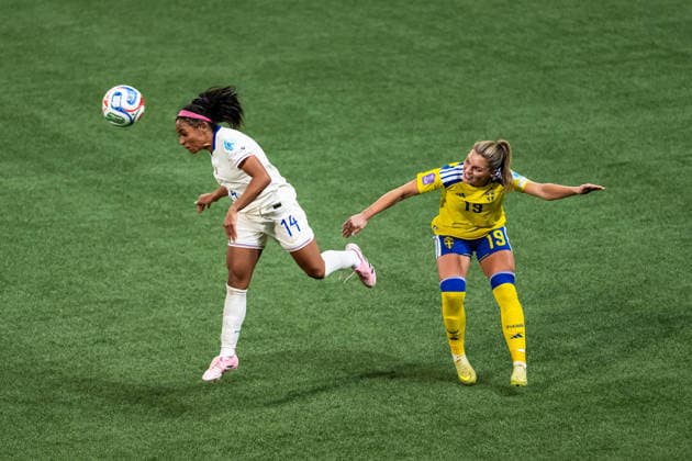 251202 Perle Morroni of France and Johanna Rytting Kaneryd of Sweden during the Women s Nations League bronze medal second leg match between Sweden and France on December 2, 2025 in Stockholm Photo Joel Marklund BILDBYRAN kod JM JM0754 bbeng fotboll football soccer fotball nations league uefa womens nations league bronsmatch bronze medal match dam sverige sweden frankrike france  Copyright: JOELxMARKLUND BB251202JM110