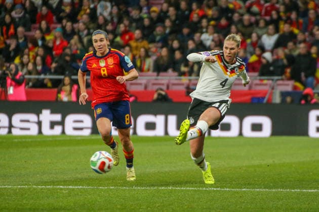 02 12 2025, xgrfx, Football UEFA Women s Nations League Final Second Leg, Spain Germany v l Mariona Caldentey Spain , Rebecca Knaak German Women s National Team DFL DFB REGULATIONS PROHIBIT ANY USE OF PHOTOGRAPHS as IMAGE SEQUENCES and or QUASI VIDEO Madrid