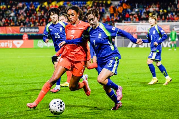 Nina Nijstad of The Netherlands battles for possession with Jihui Kim of South Korea Netherlands v South Korea, Women s International Friendly, Länderspiel, Nationalmannschaft Netherlands v South Korea, Mandemakers Stadium, December 2, 2025, Waalwijk, Netherlands.