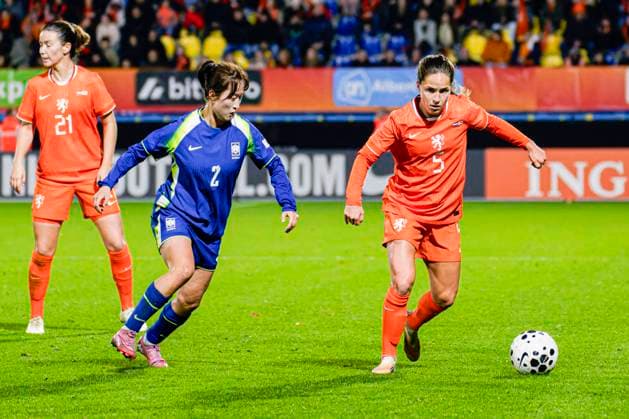 Marisa Olislagers of The Netherlands battles for possession with Jihui Kim of South Korea Netherlands v South Korea, Women s International Friendly, Länderspiel, Nationalmannschaft Netherlands v South Korea, Mandemakers Stadium, December 2, 2025, Waalwijk, Netherlands.