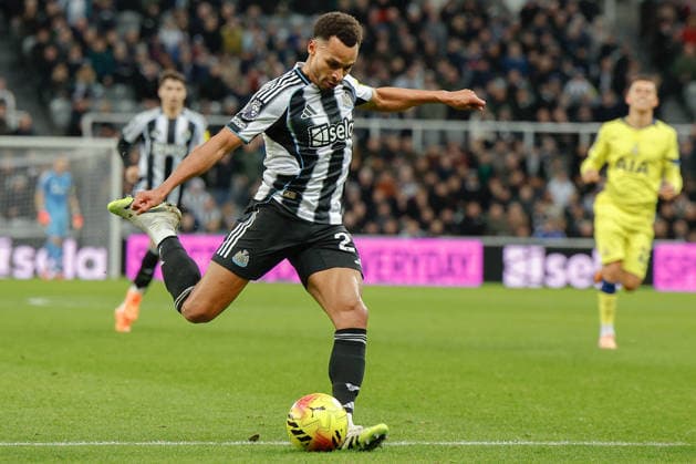 Newcastle United v Tottenham Hotspur Premier League 02 12 2025. Jacob Murphy of Newcastle United shoots at goal during the Premier League match between Newcastle United and Tottenham Hotspur at St. James s Park, Newcastle, England on 2 December 2025. Newcastle St. James s Park Tyne and Wear England Editorial use only DataCo restrictions apply See www.football-dataco.com , Copyright: xCraigxCowanx PSI-23316-0141