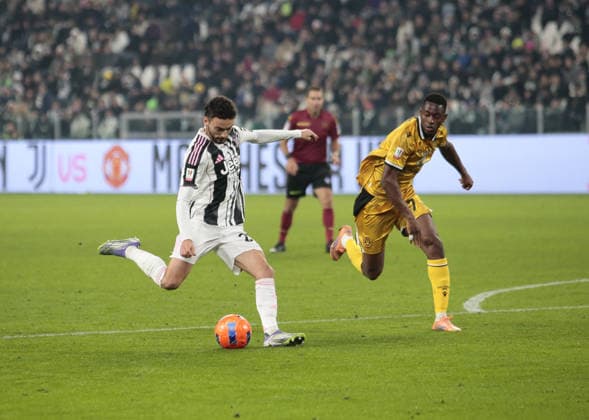 CALCIO - Coppa Italia - Juventus FC vs Udinese Calcio Joao Mario of Juventus FC and Idrissa Gueye of Udinese Calcio during the Coppa Itallia, 2025 26 season, football match between Juventus FC and Udinese Calcio on 02 Dicember 2025, at Allianz Stadium, Turin, taly. Photo Nderim KACELI Turin Italy  Copyright: xIPAxSport ABACAx