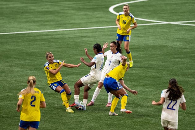 251202 Johanna Rytting Kaneryd and Hanna Lundkvist of Sweden challenge Grace Geyoro and Sakina Karchaoui of France during the Women s Nations League bronze medal second leg match between Sweden and France on December 2, 2025 in Stockholm Photo Joel Marklund BILDBYRAN kod JM JM0754 bbeng fotboll football soccer fotball nations league uefa womens nations league bronsmatch bronze medal match dam sverige sweden frankrike france  Copyright: JOELxMARKLUND BB251202JM122