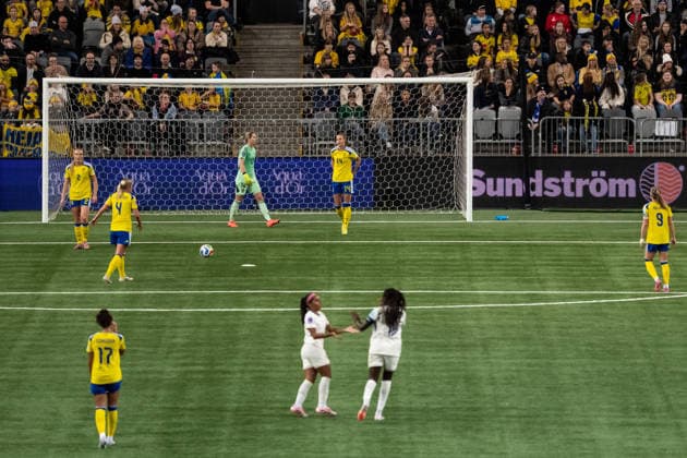 251202 Smilla Holmberg, Felicia Schröder, Hanna Lundkvist, goalkeeper Jennifer Falk, Nathalie Björn and Kosovare Asllani of Sweden look dejected as Perle Morroni and Griedge Mbock Bathy of France celebrate the 1 1 goal during the Women s Nations League bronze medal second leg match between Sweden and France on December 2, 2025 in Stockholm Photo Joel Marklund BILDBYRAN kod JM JM0754 bbeng fotboll football soccer fotball nations league uefa womens nations league bronsmatch bronze medal match dam sverige sweden frankrike france depp jubel  Copyright: JOELxMARKLUND BB251202JM129