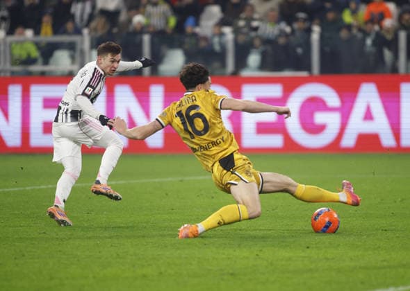 CALCIO - Coppa Italia - Juventus FC vs Udinese Calcio Francisco Conceicao of Juventus FC and Matteo Palma of Udinese Calcio during the Coppa Itallia, 2025 26 season, football match between Juventus FC and Udinese Calcio on 02 Dicember 2025, at Allianz Stadium, Turin, taly. Photo Nderim KACELI Turin Italy  Copyright: xIPAxSport ABACAx