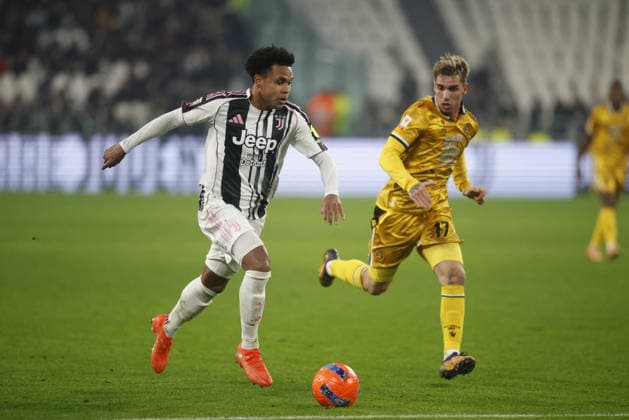 CALCIO - Coppa Italia - Juventus FC vs Udinese Calcio Weston McKennie of Juventus FC and Iker Bravo of Udinese Calcio during the Coppa Itallia, 2025 26 season, football match between Juventus FC and Udinese Calcio on 02 Dicember 2025, at Allianz Stadium, Turin, taly. Photo Nderim KACELI Turin Italy  Copyright: xIPAxSport ABACAx