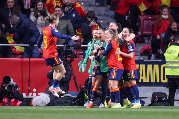 Madrid, Germany 02 December 2025 UEFA Nations League Women Final Second Round 2025 Spain vs Germany In the picture goal scorer Claudia Pina Spain , second from the right in the picture, scores the 1-0 goal for Spain and cheers with her teammates Riyadh Air Metropolitano Copyright: xFotostandx xFantinix