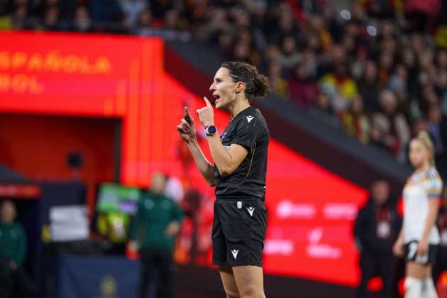 Madrid, Germany 02 December 2025 UEFA Nations League Women Final Second Round 2025 Spain vs Germany Pictured Referee Silvia Gasperotti Italy Riyadh Air Metropolitano Copyright: xFotostandx xFantinix