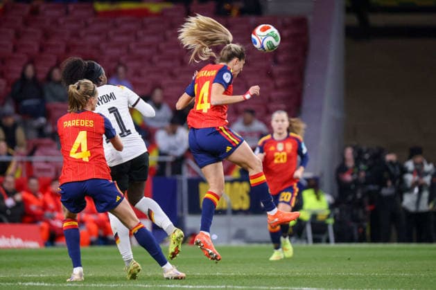 Madrid, Germany 02 December 2025 UEFA Nations League Women Final Second Round 2025 Spain vs Germany In the picture from left Irene Paredes Spain , Nicole Anyomi Germany and Laia Aleixandri Spain in the header duel Riyadh Air Metropolitano Copyright: xFotostandx xFantinix