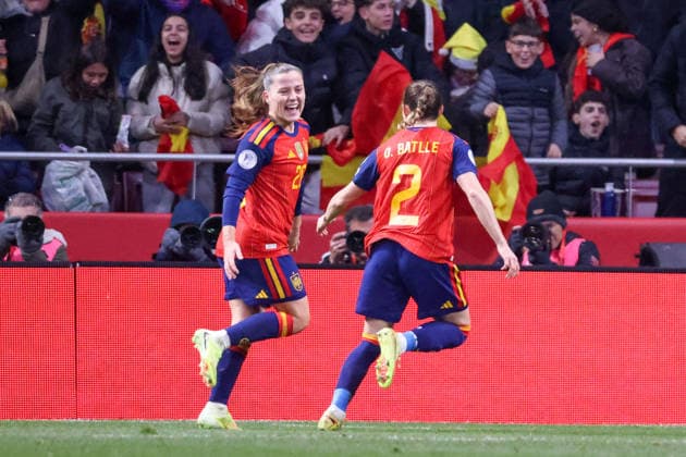 Madrid, Germany 02 December 2025 UEFA Nations League Women Final Second Round 2025 Spain vs Germany In the picture from left scorer Claudia Pina Spain scores the goal to make it 1-0 for Spain and cheers with Ona Batlle Spain Riyadh Air Metropolitano Copyright: xFotostandx xFantinix