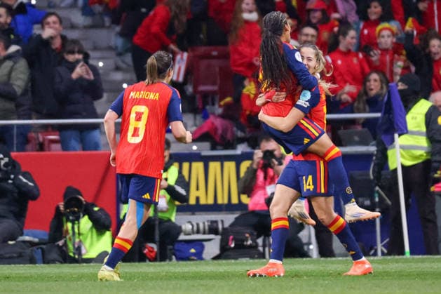 Madrid, Germany 02 December 2025 UEFA Nations League Women Final Second Round 2025 Spain vs Germany In the picture goal scorer Vicky Lopez Spain , center in the picture, scores the goal to 2 0 for Spain and cheers with Mariona Caldentey Spain and Laia Aleixandri Spain Riyadh Air Metropolitano Copyright: xFotostandx xFantinix