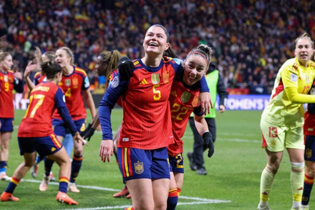 Madrid, Germany 02 December 2025 UEFA Nations League Women Final Second Round 2025 Spain vs Germany Pictured from left Maria Mendez Spain and Athenea Spain celebrating after the victory against Germany and with the title of UEFA Women™s Nations League 2025 Riyadh Air Metropolitano Copyright: xFotostandx xFantinix