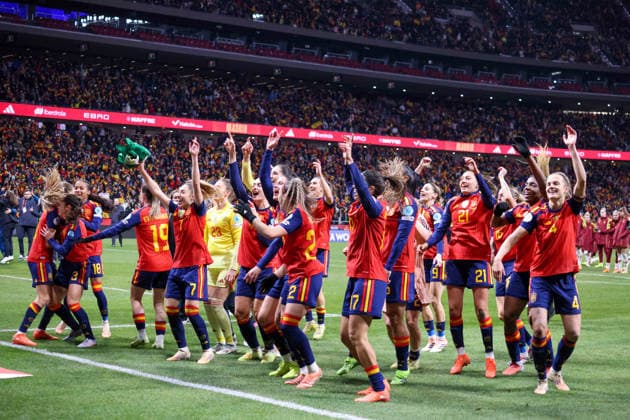 Madrid, Germany 02 December 2025 UEFA Nations League Women Final Second Round 2025 Spain vs Germany In the picture The players of the Spanish womens national soccer team celebrating after the victory against Germany and with the new title as winners of the UEFA Women™s Nations League in Madrid Riyadh Air Metropolitano Copyright: xFotostandx xFantinix
