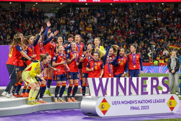 Madrid, Germany 02 December 2025 UEFA Nations League Women Final Second Round 2025 Spain vs Germany Pictured The players of the Spanish womens national team on the winners podium after the victory against Germany Riyadh Air Metropolitano Copyright: xFotostandx xFantinix