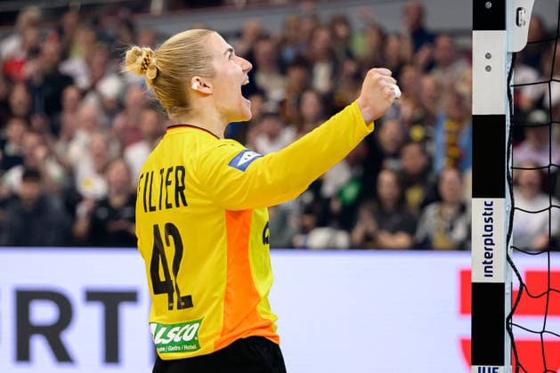 Handball, Womens World Championship, Main Round Group 2 Germany Faeroer Islands Goalkeeper Katharina Filter Germany Jubel Freude Emotion Dortmund Westfalenhalle Nordrhein Westfalen Germany