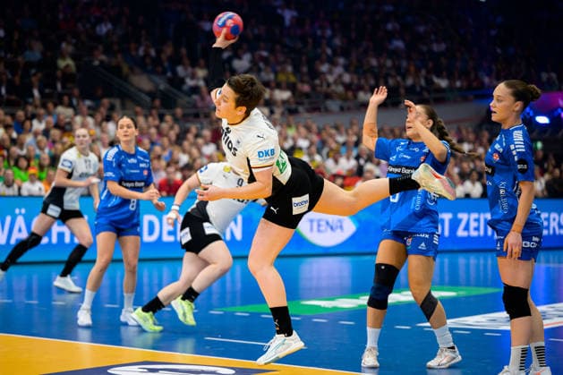 Handball, Womens World Championship, Main Round Group 2 Germany Faeroer Islands Alina Grijseels Germany Dortmund Westfalenhalle North Rhine-Westphalia Germany