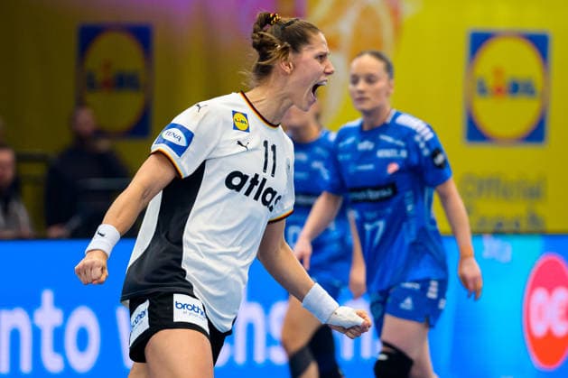 Handball, Womens World Championship, Main Round Group 2 Germany Faeroer Islands Xenia Smits Germany Cheers Joy Emotion Goal celebration Goalscorer Dortmund Westfalenhalle North Rhine-Westphalia Germany