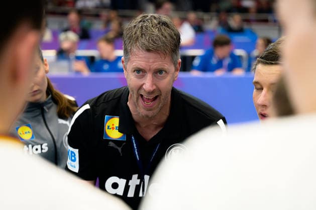 Handball, Womens World Championship, Main Round Group 2 Germany Faeroer Islands Coach Markus Gaugisch Germany Dortmund Westfalenhalle North Rhine-Westphalia Germany