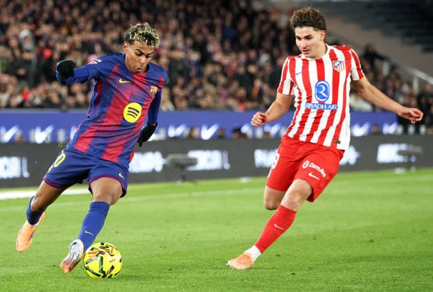 FC Barcelona, Barca v Club Atletico de Madrid - LaLiga EA Sports Lamine Yamal and Julian Alvarez play during the match between FC Barcelona and Club Atletico de Madrid, corresponding to week 19 of LaLiga EA Sports, at the Spotify Camp Nou in Barcelona, Spain, on December 2, 2025. Barcelona Barcelona Spain  Copyright: xUrbanandsportx originalFilename:urbanandsport-fcbarcel251202_npeUm.jpg
