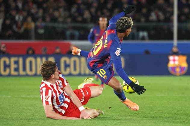 FC Barcelona, Barca v Club Atletico de Madrid - LaLiga EA Sports Lamine Yamal and Conor Gallagher play during the match between FC Barcelona and Club Atletico de Madrid, corresponding to week 19 of LaLiga EA Sports, at the Spotify Camp Nou in Barcelona, Spain, on December 2, 2025. Barcelona Barcelona Spain  Copyright: xUrbanandsportx originalFilename:urbanandsport-fcbarcel251202_npMzG.jpg