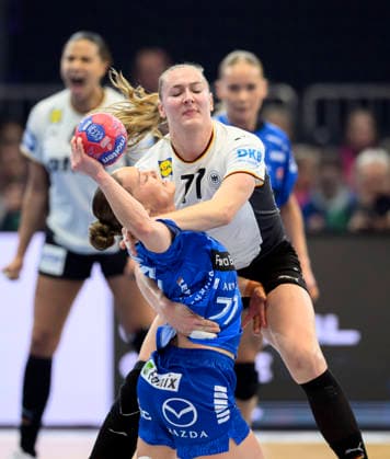 v l Viola Leuchter GER , MITTUN Jana FRO action, duel, Handball World Championship 2025, main round 1 matchday, Germany GER Faeroeer FRO , on 02 12 2025 in Dortmund Germany Womens Handball World Championship from 26 11 14 12 2025 in Germany Netherlands Â
