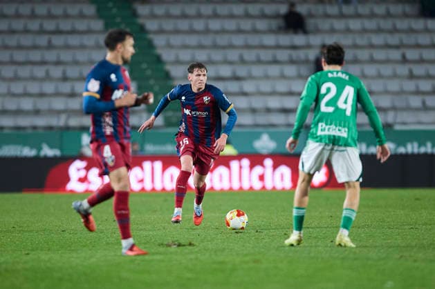 Racing Club Ferrol v SD Huesca - Copa del Rey FERROL, SPAIN - DECEMBER 2: Hugo Perez of SD Huesca runs with the ball during the Copa del Rey second round match between Racing Club Ferrol and SD Huesca at Campo Municipal A Malata on December 2, 2025 in Ferrol, Spain. (Photo by Diego Simon Photo Players Images Magara Press) Ferrol Estadio Municipal A Malata Spain Copyright: xDiegoxSimonx
