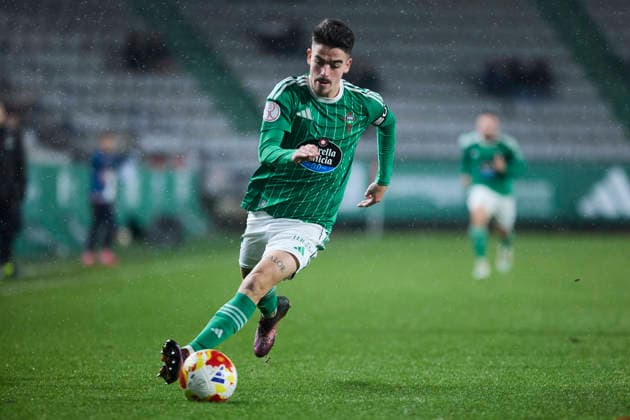 Racing Club Ferrol v SD Huesca - Copa del Rey FERROL, SPAIN - DECEMBER 2: Aitor Gelardo of Racing Club de Ferrol runs with the ball during the Copa del Rey second round match between Racing Club Ferrol and SD Huesca at Campo Municipal A Malata on December 2, 2025 in Ferrol, Spain. (Photo by Diego Simon Photo Players Images Magara Press) Ferrol Estadio Municipal A Malata Spain Copyright: xDiegoxSimonx