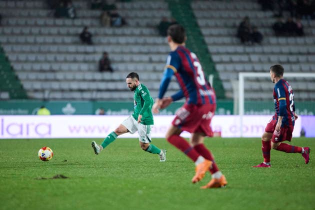 Racing Club Ferrol v SD Huesca - Copa del Rey FERROL, SPAIN - DECEMBER 2: Miguel Leal of Racing Club de Ferrol passes the ball during the Copa del Rey second round match between Racing Club Ferrol and SD Huesca at Campo Municipal A Malata on December 2, 2025 in Ferrol, Spain. (Photo by Diego Simon Photo Players Images Magara Press) Ferrol Estadio Municipal A Malata Spain Copyright: xDiegoxSimonx