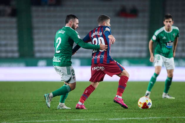 Racing Club Ferrol v SD Huesca - Copa del Rey FERROL, SPAIN - DECEMBER 2: Miguel Leal of Racing Club de Ferrol competes for the ball with Francisco Portillo of SD Huesca during the Copa del Rey second round match between Racing Club Ferrol and SD Huesca at Campo Municipal A Malata on December 2, 2025 in Ferrol, Spain. (Photo by Diego Simon Photo Players Images Magara Press) Ferrol Estadio Municipal A Malata Spain Copyright: xDiegoxSimonx