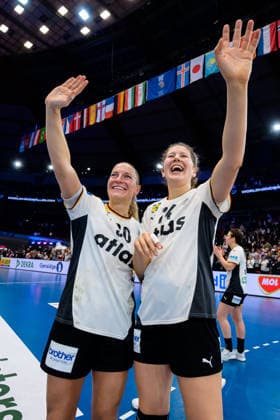 Handball, Womens World Championship, Main Round Group 2 Germany Faeroer Islands Jenny Behrend Germany , Marie Steffen Germany waving to families and friends Dortmund Westfalenhalle Nordrhein Westfalen Germany