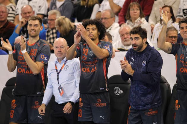 photo Excitement at the bench of Montpellier , Jack THURIN , physiotherapist Alain Carmand , Kylian PRAT and right David BALAGUER Handball Men on Tue 02 12 2025 Euroleague Mens EHF EURO LEAGUE , Tue 02 12 25 THW Kiel Montpellier HB