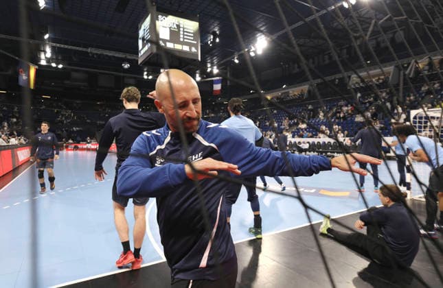 photo Also the referee has to warm up , here Andreu Marin Handball Men on Tue 02 12 2025 Euroleague Mens EHF EURO LEAGUE , Tue 02 12 25 THW Kiel Montpellier HB
