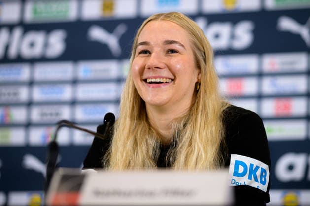 Handball, Womens World Championship, Main Round Group 2 Germany Press Conference Goalkeeper Katharina Filter Germany smiling smiling smiling smiling Dortmund North Rhine-Westphalia Germany