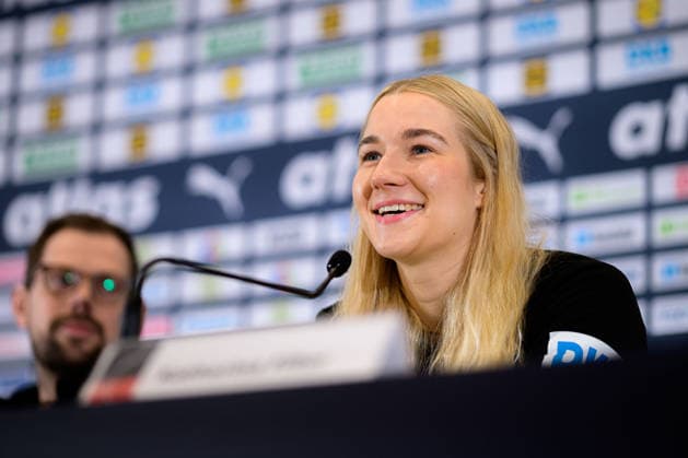 Handball, Womens World Championship, Main Round Group 2 Germany Press Conference Goalkeeper Katharina Filter Germany smiling smiling smiling smiling Dortmund North Rhine-Westphalia Germany