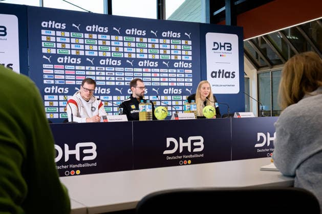 Handball, Womens World Championship, Main Round Group 2 Germany Press conference from left Press spokesman Tobias Krumm, Co-coach Frederick Griesbach Germany , Goalkeeper Katharina Filter Germany Dortmund North Rhine-Westphalia Germany