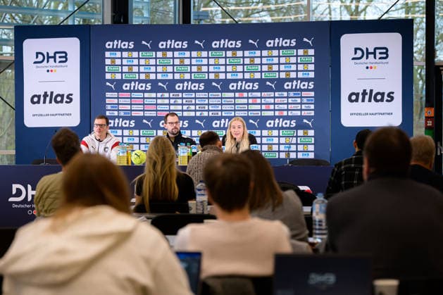 Handball, Womens World Championship, Main Round Group 2 Germany Press conference from left Press spokesman Tobias Krumm, Co-coach Frederick Griesbach Germany , Goalkeeper Katharina Filter Germany Dortmund North Rhine-Westphalia Germany