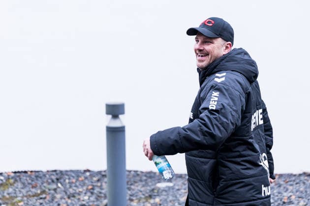 1 Soccer Bundesliga training 1 FC Köln 03 12 2025 Lukas Kwasniok coach 1 FC Köln walks past the mixed zone laughing 1 Soccer Bundesliga training 1 FC Köln Geissbockheim, 03 12 2025 Copyright: xBEAUTIFULxSPORTS Wunderlx