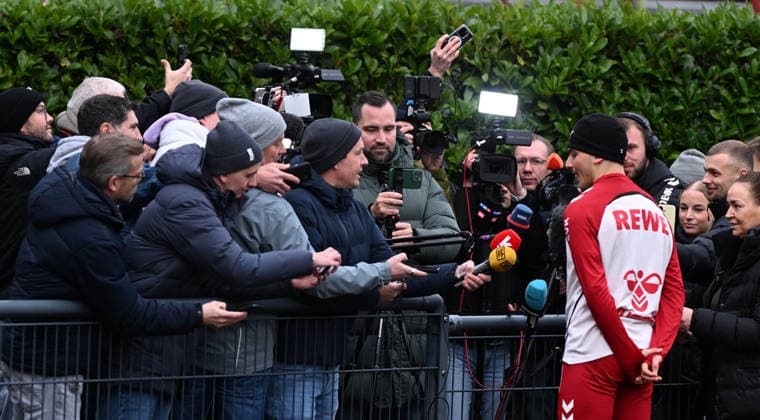 03 12 2025, xophax, Soccer 1 Bundesliga Season 2025 2026 1 FC Köln ,Training Mixzone , Said El Mala , Journalists , Mobile Phone Videos Cameras , Microphones Cologne