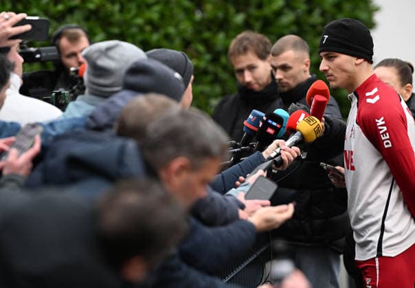 03 12 2025, xophax, Soccer 1 Bundesliga Season 2025 2026 1 FC Köln ,Training Mixzone , Said El Mala , Journalists , Mobile Phone Videos Cameras , Microphones Cologne